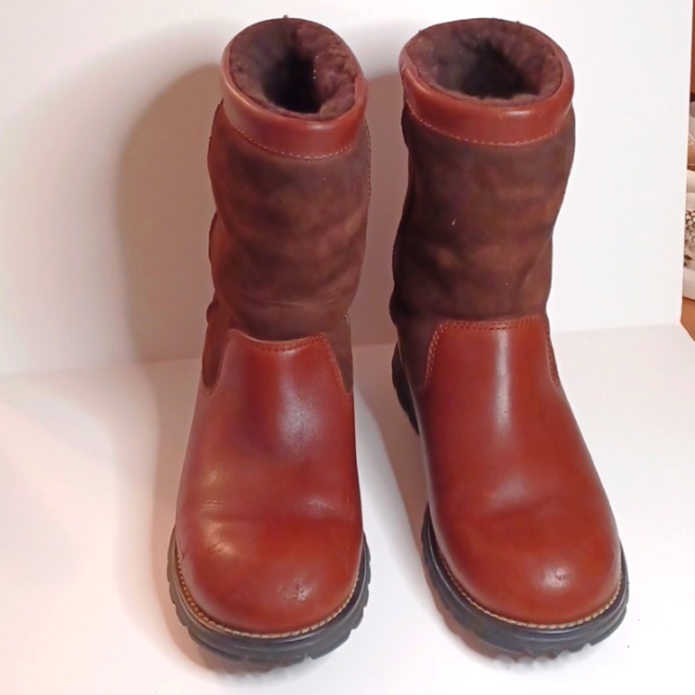 UGG Woman  Boots  size 9 L Beacon Leader & Suede Shearlin Dark Brown pre-owned